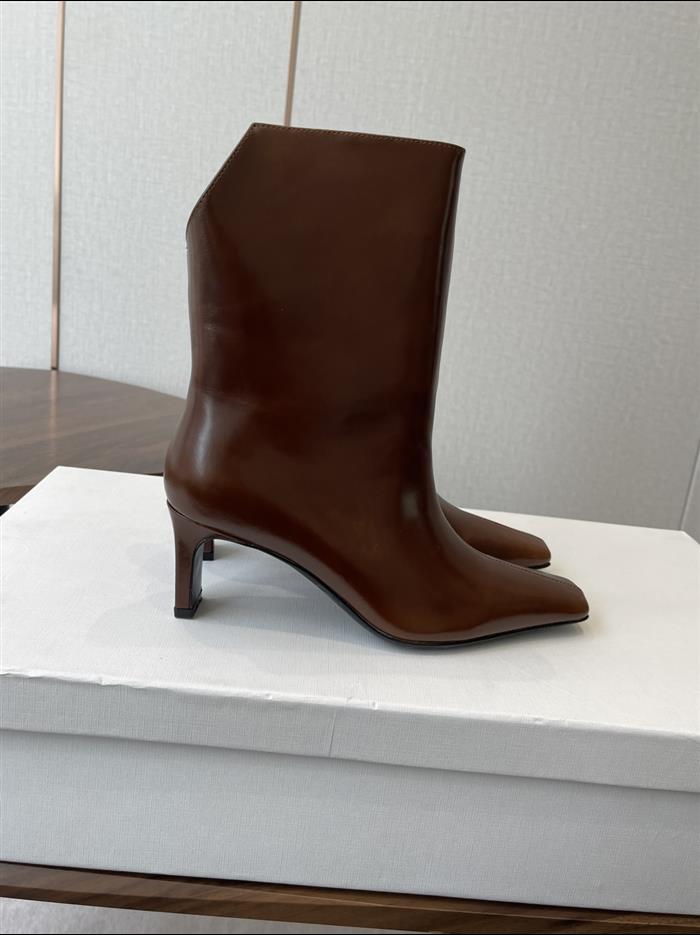 2025112817448665 390